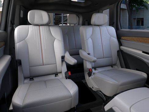 New 2027 Cadillac Vistiq Sport w/ LPO, Floor Liner Package AWD/4WD image 17