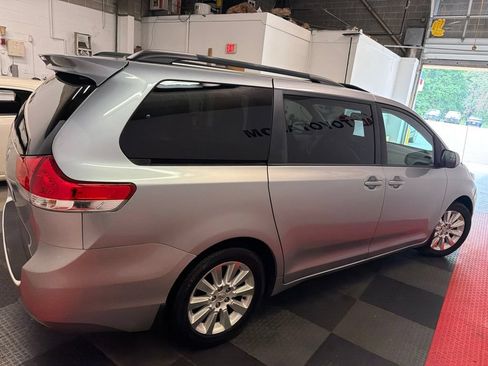 Used 2012 Toyota Sienna XLE AWD/4WD image 11