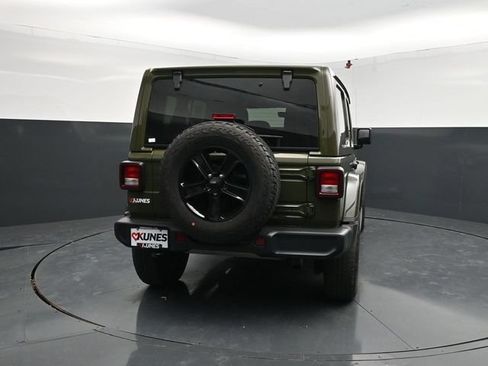 Used 2023 Jeep Wrangler Unlimited Sahara AWD/4WD image 8