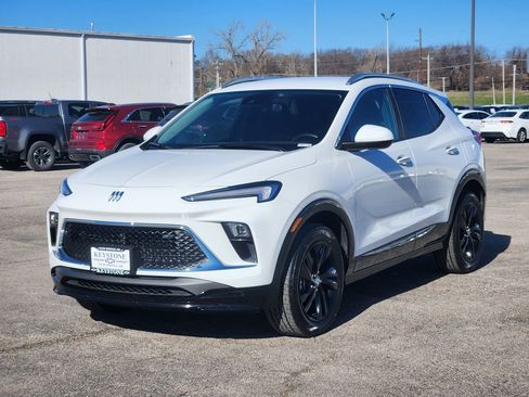 Used 2024 Buick Encore GX Sport Touring image 3