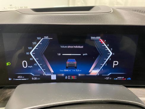 Used 2025 BMW X7 xDrive40i w/ Climate Comfort Package image 3