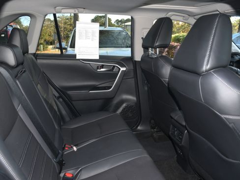 Used 2020 Toyota RAV4 Limited image 20