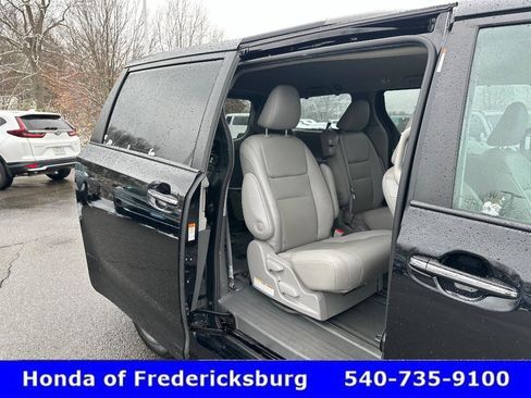Used 2020 Toyota Sienna XLE image 32