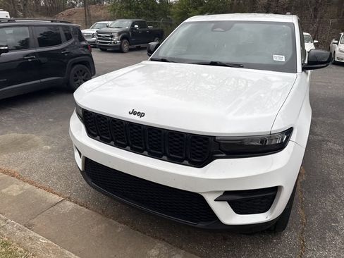 Used 2022 Jeep Grand Cherokee Altitude image 6