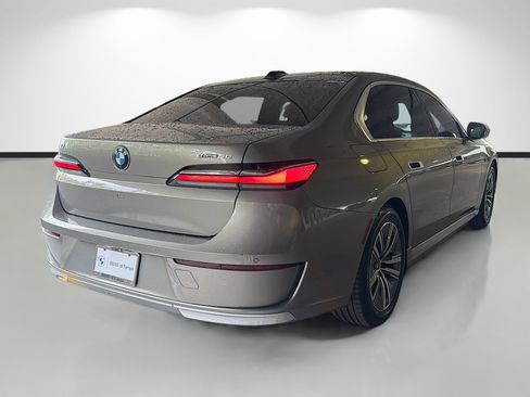 Used 2024 BMW i7 eDrive50 RWD image 3