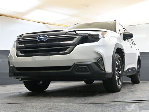 Certified 2025 Subaru Forester Premium AWD/4WD image 29