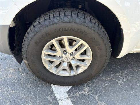 Used 2019 Nissan Frontier SV RWD image 11