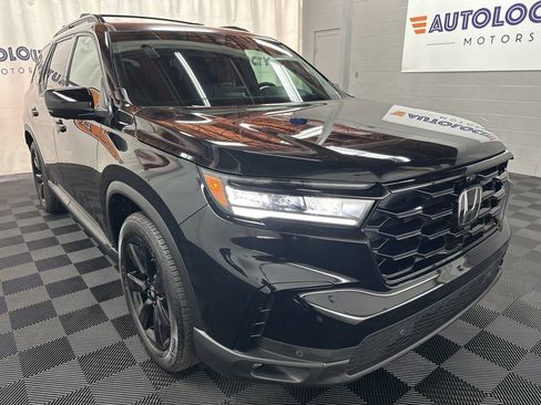 Used 2025 Honda Pilot Black Edition image 2