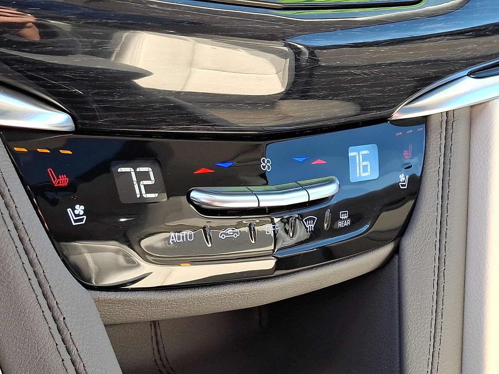 Used 2024 Cadillac XT6 Premium Luxury AWD/4WD image 18