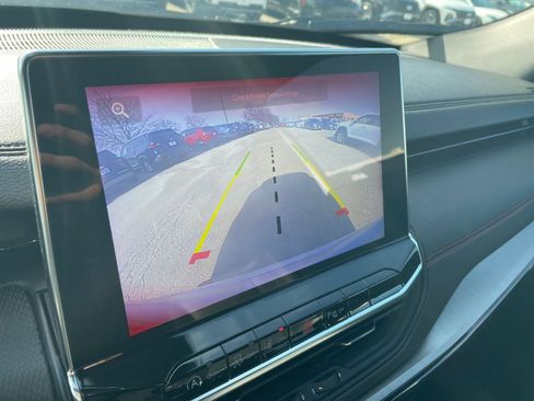 Used 2025 Jeep Compass Trailhawk image 24