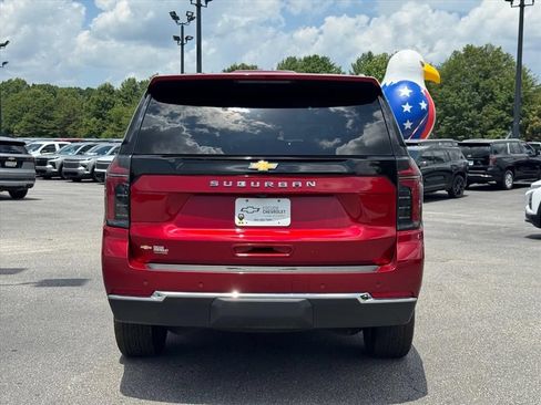 Used 2025 Chevrolet Suburban LS RWD image 4