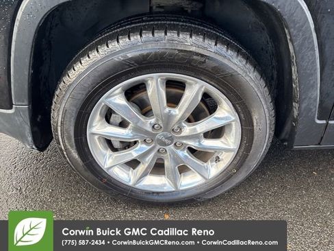 Used 2017 Jeep Cherokee Limited image 29