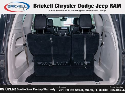 Used 2023 Chrysler Pacifica Touring-L FWD image 9