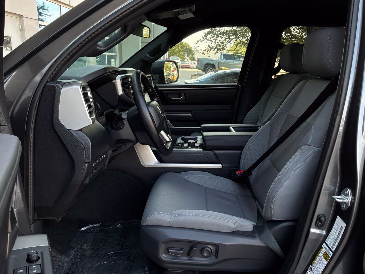 Used 2025 Toyota Tundra SR5 AWD/4WD image 11