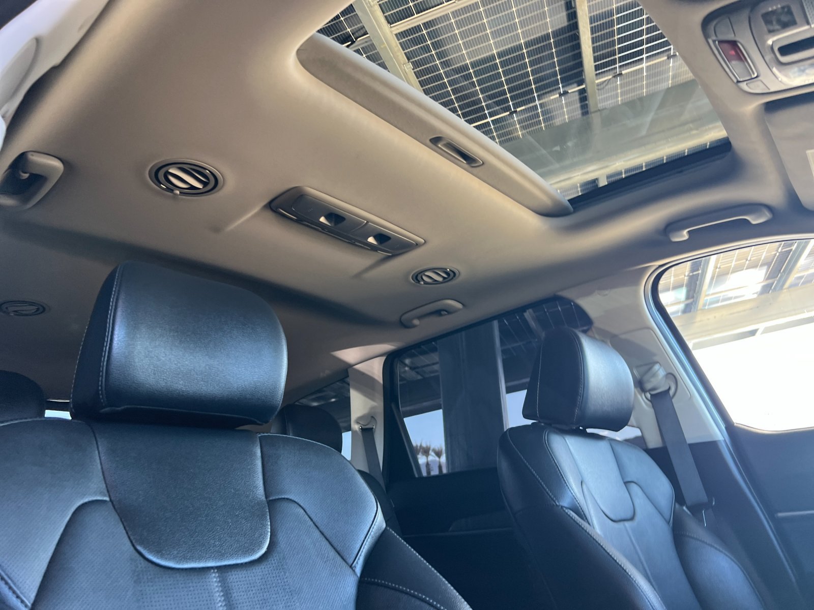 Used 2024 Kia Telluride EX w/ EX Captain's Chair Package FWD image 17