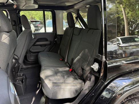 Used 2025 Jeep Wrangler Unlimited Sahara AWD/4WD image 37