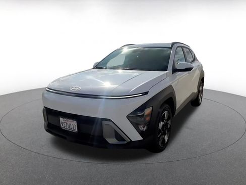 Used 2025 Hyundai Kona SEL image 4