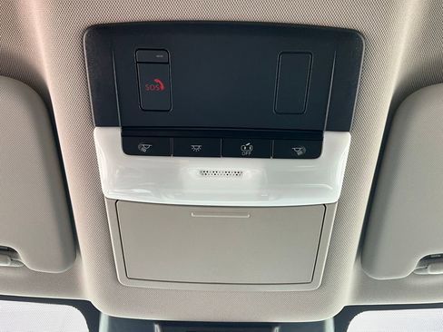 Used 2025 Nissan Rogue SV image 17