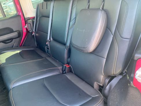 Used 2024 Jeep Wrangler Unlimited Sahara w/ Technology Group AWD/4WD image 12