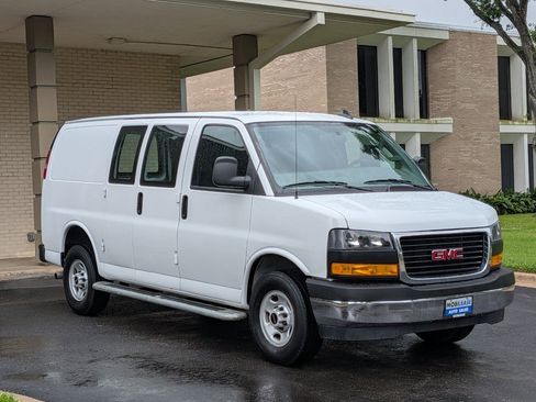 Used 2024 GMC Savana 2500 w/ Driver Convenience Package image 3
