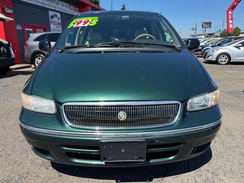 Used 1997 Chrysler Town & Country LXi image 4