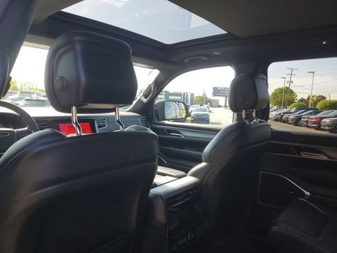 Used 2024 Jeep Wagoneer Series II AWD/4WD image 11