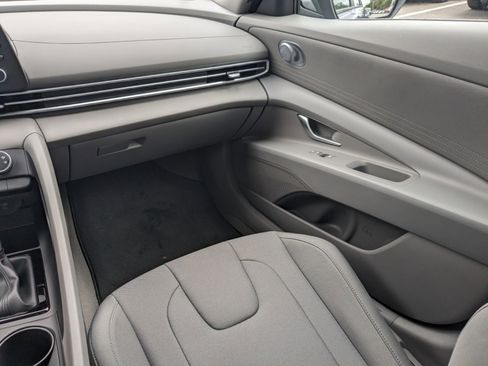 New 2026 Hyundai Elantra SE image 18