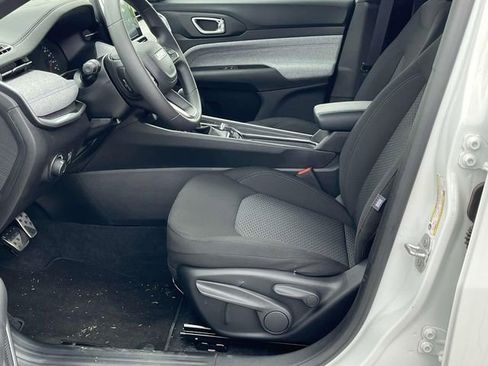 New 2025 Jeep Compass Sport image 10