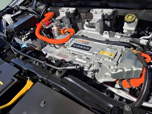 Used 2024 Nissan Ariya FWD image 32