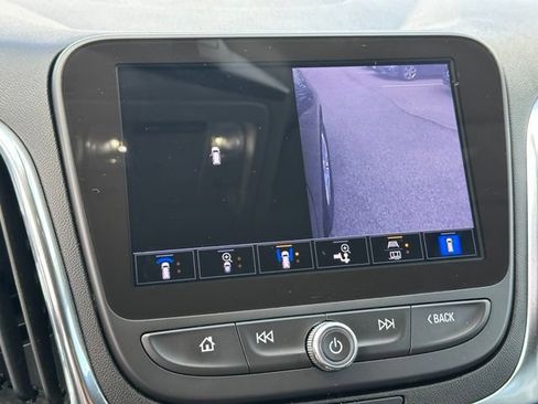 Used 2022 Chevrolet Equinox LT FWD image 24