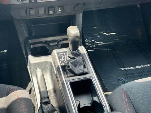 Used 2019 Toyota Tacoma SR5 AWD/4WD image 21