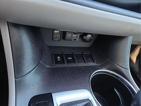 Used 2019 Toyota Highlander Limited image 17