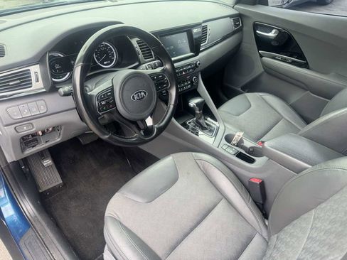 Used 2018 Kia Niro EX image 28