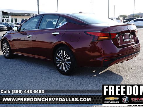 Used 2024 Nissan Altima 2.5 SV FWD image 36