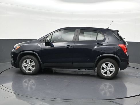 Used 2022 Chevrolet Trax LS AWD/4WD image 2