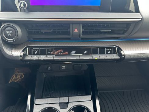 Used 2023 Toyota Prius XLE FWD image 17