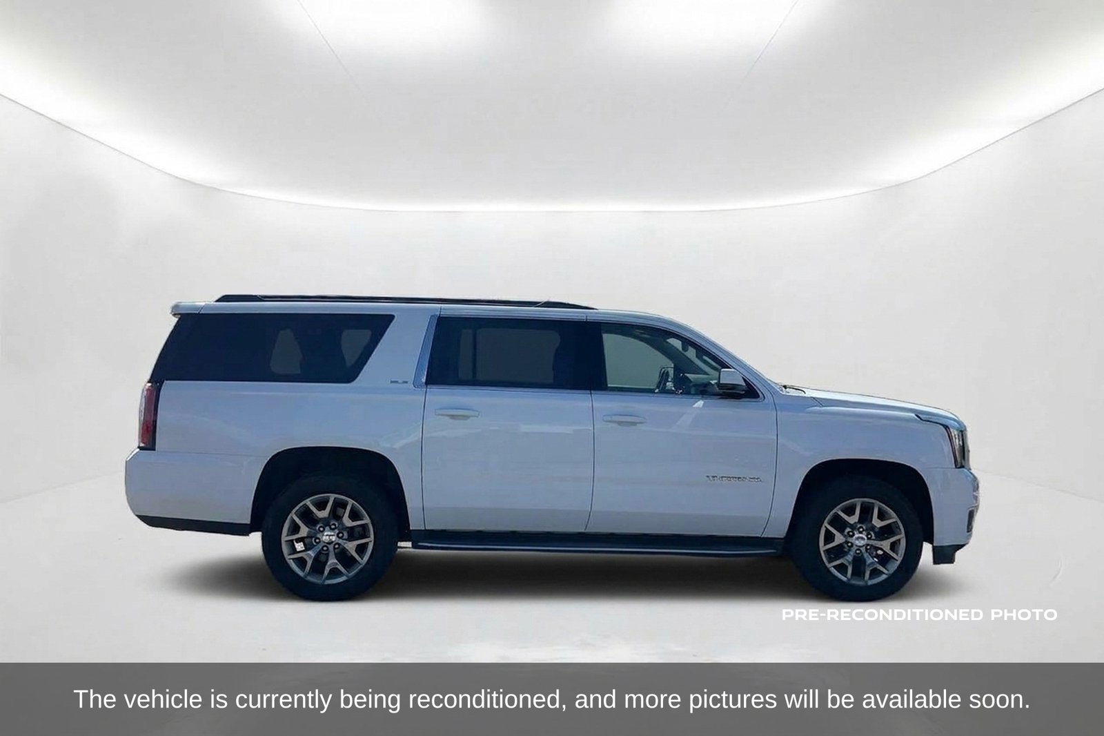 Used 2020 GMC Yukon XL SLE w/ SLE Value Package AWD/4WD image 4