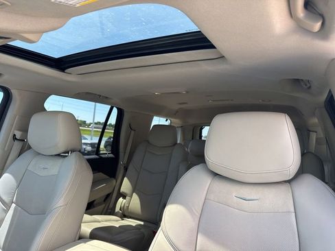 Used 2020 Cadillac Escalade Luxury w/ LPO, Radiant Package AWD/4WD image 11
