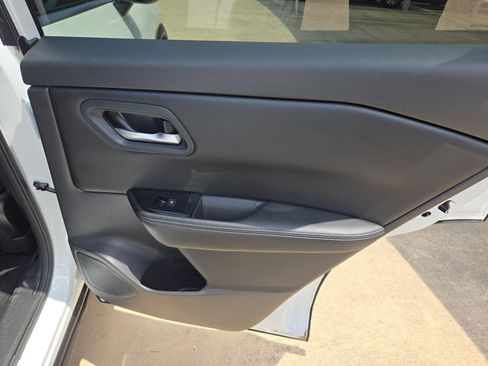 Certified 2026 Nissan Rogue SV FWD image 25