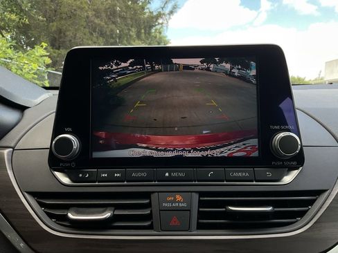 Used 2025 Nissan Altima 2.5 SV FWD image 30