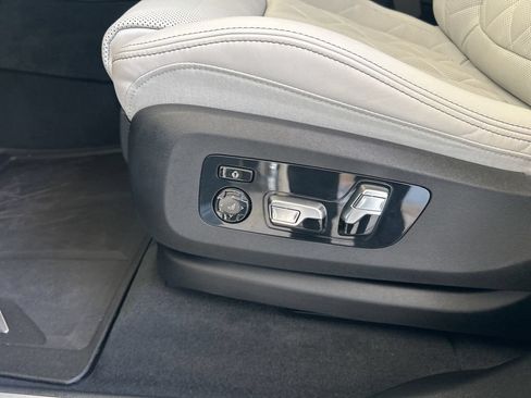 Used 2024 BMW X5 xDrive40i w/ M Sport Package AWD/4WD image 57