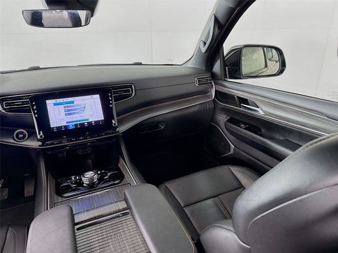 Used 2024 Jeep Wagoneer Series III AWD/4WD image 23