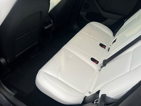 Used 2024 Tesla Model Y Long Range image 13