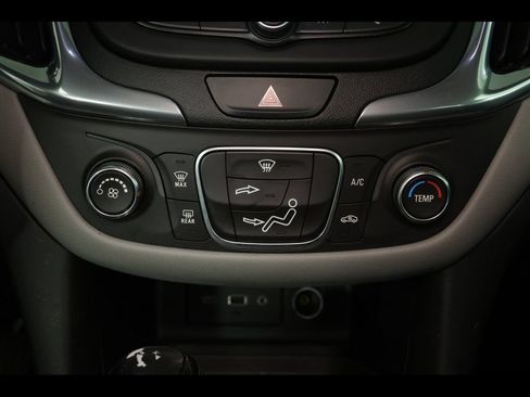 Used 2019 Chevrolet Equinox LS w/ LS Convenience Package AWD/4WD image 25