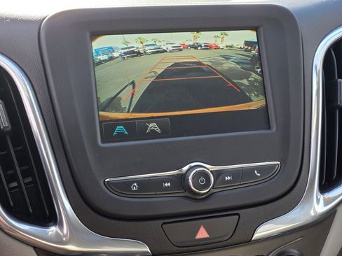 Used 2018 Chevrolet Equinox LT image 19