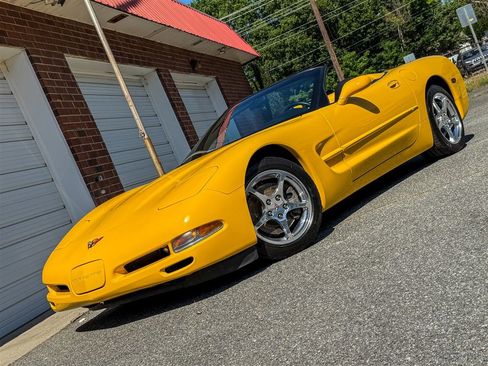 Used 2004 Chevrolet Corvette Convertible w/ Preferred Equipment Group RWD image 7