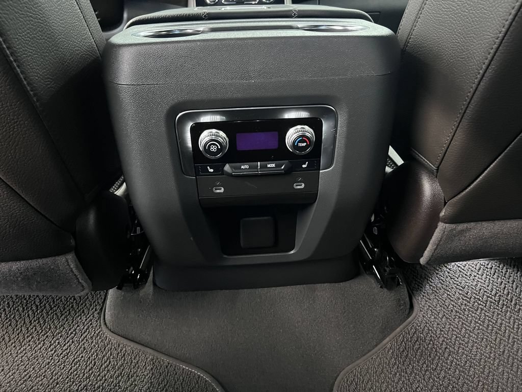 Used 2023 GMC Yukon XL Denali AWD/4WD image 29