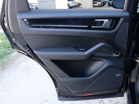 Used 2021 Porsche Cayenne image 50