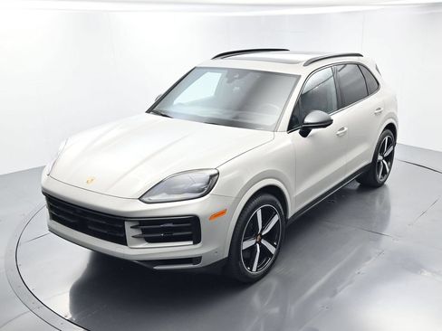 Certified 2025 Porsche Cayenne AWD/4WD image 33