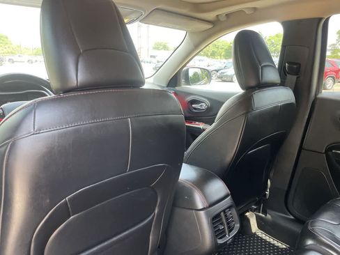 Used 2014 Jeep Cherokee Trailhawk w/ Technology Group AWD/4WD image 19